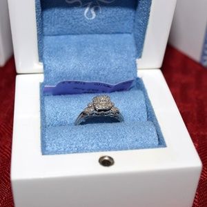 Engagement/Diamond Ring - Simply Vera Wang